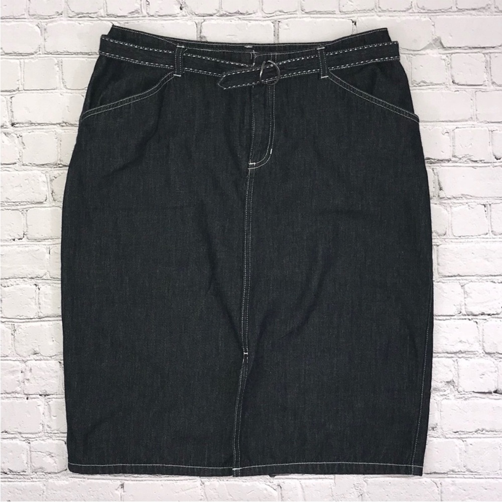 Liz Claiborne black jean skirt with belt size 6 white stitching accents